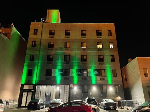 King Hotel Brooklyn Sunset Park in Brooklyn, USA