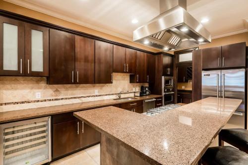 Gorgeous Old City Penthouse wPrivate Roof Deck - image 6