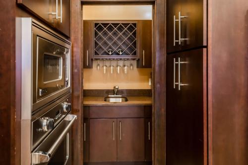 Gorgeous Old City Penthouse wPrivate Roof Deck - image 4