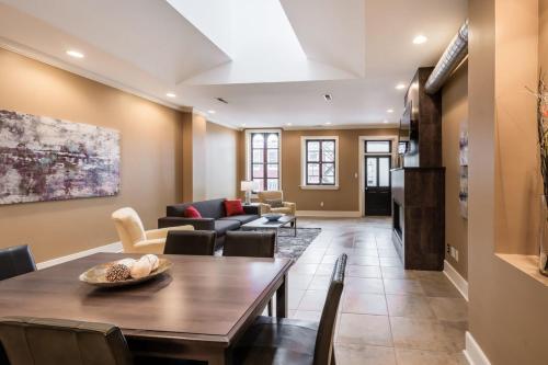 Gorgeous Old City Penthouse wPrivate Roof Deck - image 5