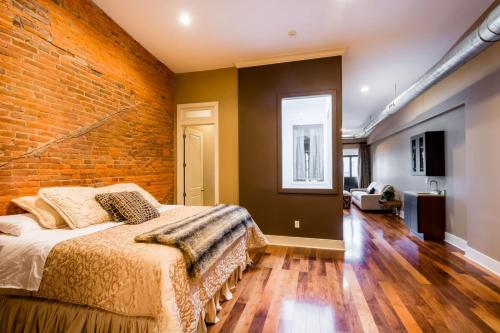 Gorgeous Old City Penthouse wPrivate Roof Deck - image 8