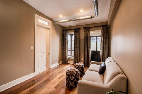 Gorgeous Old City Penthouse wPrivate Roof Deck - image 11