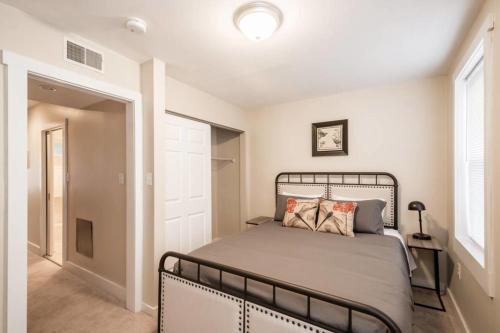 Charming 4BD Gem with Balcony and Patio - image 5