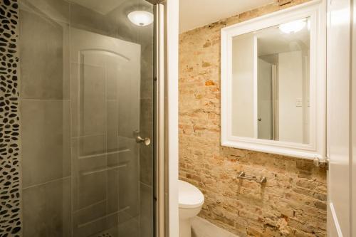 Stylish 2BD Loft in the Heart of Old City - image 13