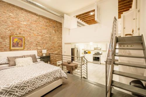 Stylish 2BD Loft in the Heart of Old City - image 6