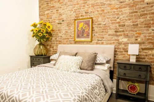Stylish 2BD Loft in the Heart of Old City - image 11