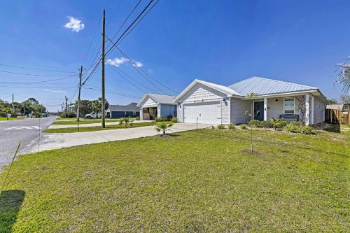 Spacious Home Private Hot Tub and 2 Blocks to Beach - image 9