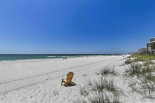 Spacious Home Private Hot Tub and 2 Blocks to Beach - image 13