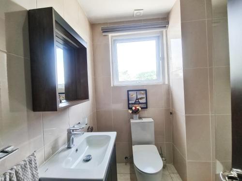 2-Bedroom modern apartment with pool in Accra Cantonments