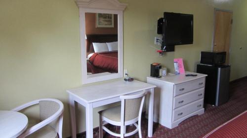 Americas Best Value Inn and Suites Houston FM 1960 - image 7