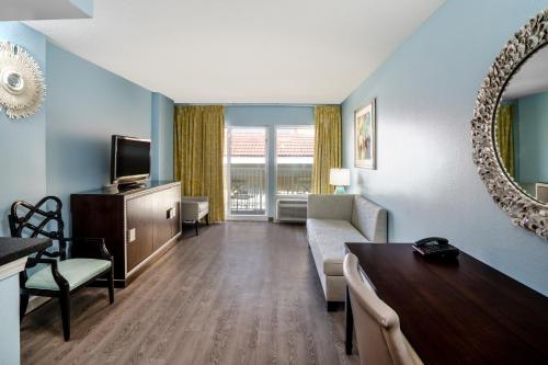 Palette Resort Myrtle Beach near Second Avenue Pier