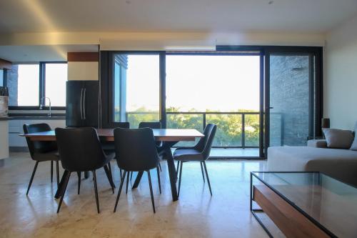 Pleasant Condo With Balcony and Superb Pool & Facilities Magical Location