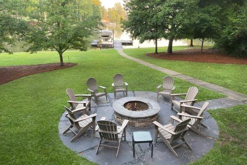 Lakefront House with Private Dock and Fire Pit! - main image