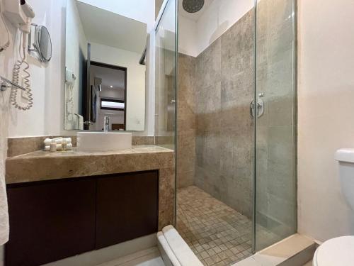 Amazing Comfy Apartment with Balcony Rooftop Terrace and Pool with 2 Hot Tubs