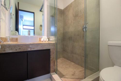 Great 2BR Condo with Fantastic Jungle View Rooftop Shared Pool Wonderful Lounge Terrace
