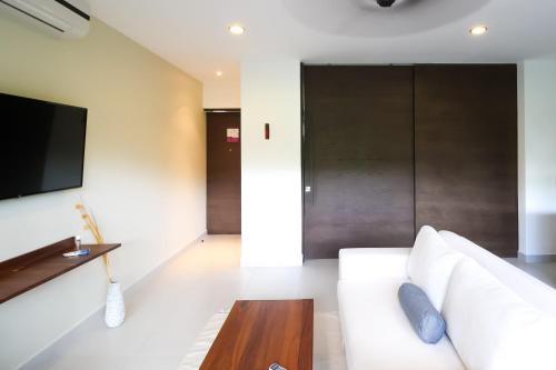 Wonderful Loft Private Terrace with Golf Course View Great Wi-Fi in Akumal