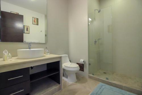 Unique Family 2Story Penthouse with Marvelous Rooftop and Lovely Hot Tub
