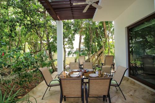 Luxurious 2 BR Condo with Sunbeds in Private Terrace Terrace and Pool View Best Wi Fi