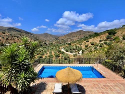 Restful Holiday Home in Comares with Private Swimming Pool gîte à louer Comares
