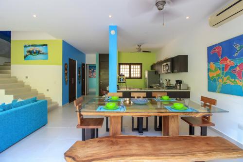 Stunning House Perfect for Large Groups Private Rooftop, Sunbeds and Hot Tub Close to the Beach