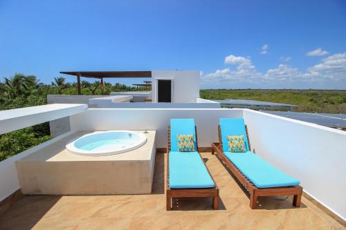 B&B Tulum - Stunning House Perfect for Large Groups Private Rooftop, Sunbeds and Hot Tub Close to the Beach - Bed and Breakfast Tulum