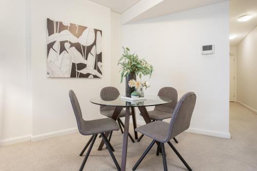 Darling Harbour Apartment near King St Wharf - image 8