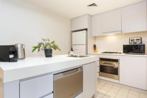 Darling Harbour Apartment near King St Wharf - image 2