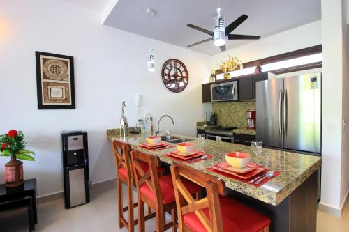 Stylish 2BR Apartment Charming Private Balcony with Pool View in Gated Community