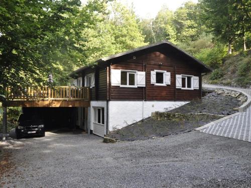 Cosy Chalet in Odeigne with Jacuzzi - Location, gîte - Manhay
