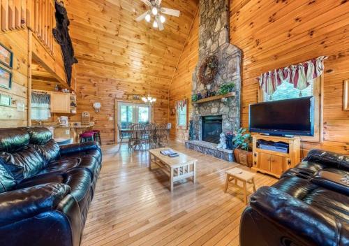 Arrowhead Log Cabin Resort Papaws Bear Den Cabin - by TS in Pigeon Forge, USA