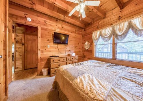 Arrowhead Log Cabin Resort Papaws Bear Den Cabin - by TS in Pigeon Forge, USA