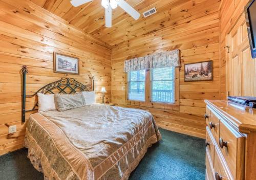 Arrowhead Log Cabin Resort Papaws Bear Den Cabin - by TS in Pigeon Forge, USA