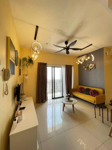 OPAHOME@SWISS GARDEN RESIDENCE (POOL VIEW) 1 Bedroom Studio with WIFI + NETFLIX photo