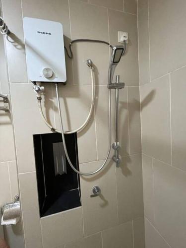 OPAHOME@SWISS GARDEN RESIDENCE (POOL VIEW) 1 Bedroom Studio with WIFI + NETFLIX photo