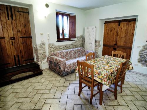 Lovely holiday home in Isola di Fano with a private pool gîte à louer Fossombrone