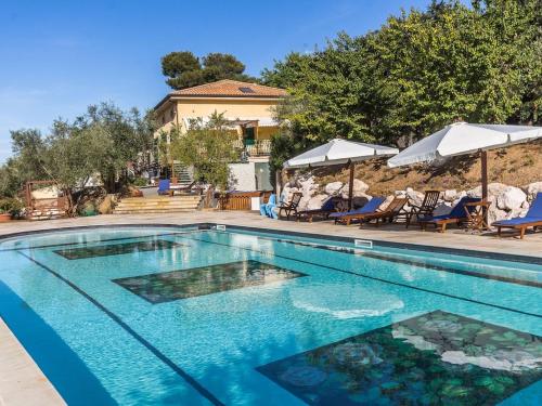 Luxury Mansion in Mondavio with Swimming Pool gîte à louer Centinarola