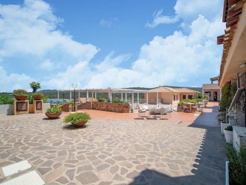 Ideal Apartment in Marinella near Beach with Shared Garden
