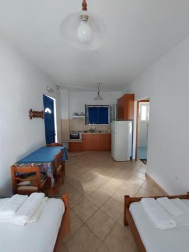 Matina Apartments Tyros in พาราเลีย ไทรู