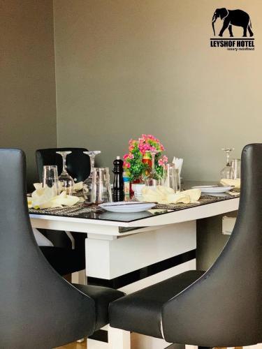 Restaurant, LEYSHOF HOTEL in Mwanza