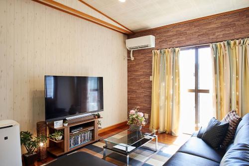 Five-Bedroom House image 2