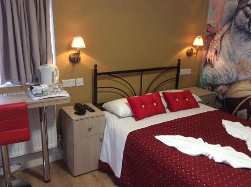 Central Hotel - image 5