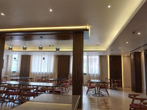 Restaurant, HOTEL NILADRI PREMIUM in Puri