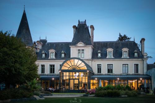 Hotel Château de la Barbinière - Hôtel - Saint-Laurent-sur-Sèvre