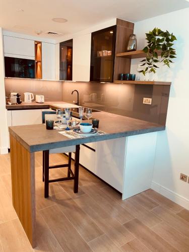 Luxury apartment on the metro facing Dubai Marina, Dubai (photo 8)