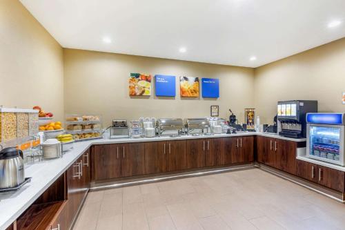 Food and beverages, Comfort Inn & Suites Orange County John Wayne Airport in Santa Ana (CA)