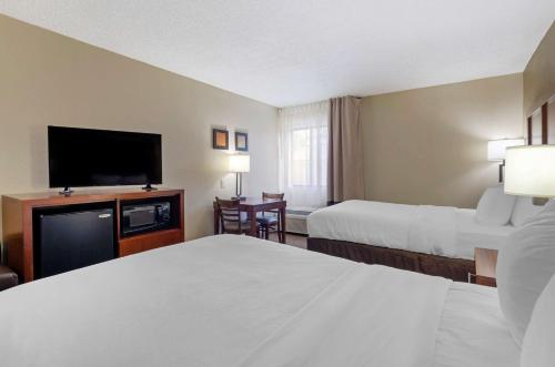 Double Room with Two Double Beds - Accessible/Non-Smoking