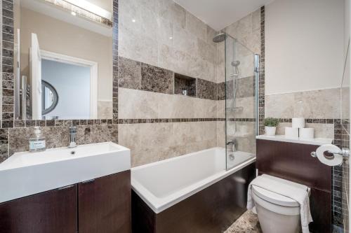 Spacious 2 Bedroom Apartment - Sleeps 6