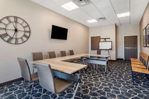 Comfort Suites Grandview - Kansas City - 편의 시설/서비스