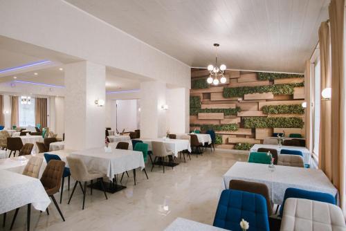 ห้องอาหาร, ОРАНТА in ตรูสกาเวตส์