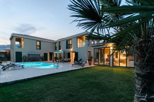 Villa Marta Luxury House with Heated Pool - Accommodation - Plano